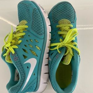 too many sneaks, need a good home 😊